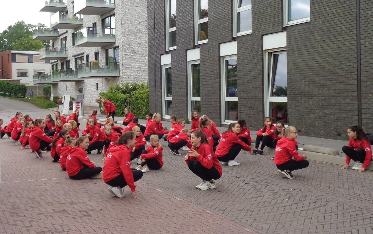 Dansgroep Sara Toucher danste voor de bewoners